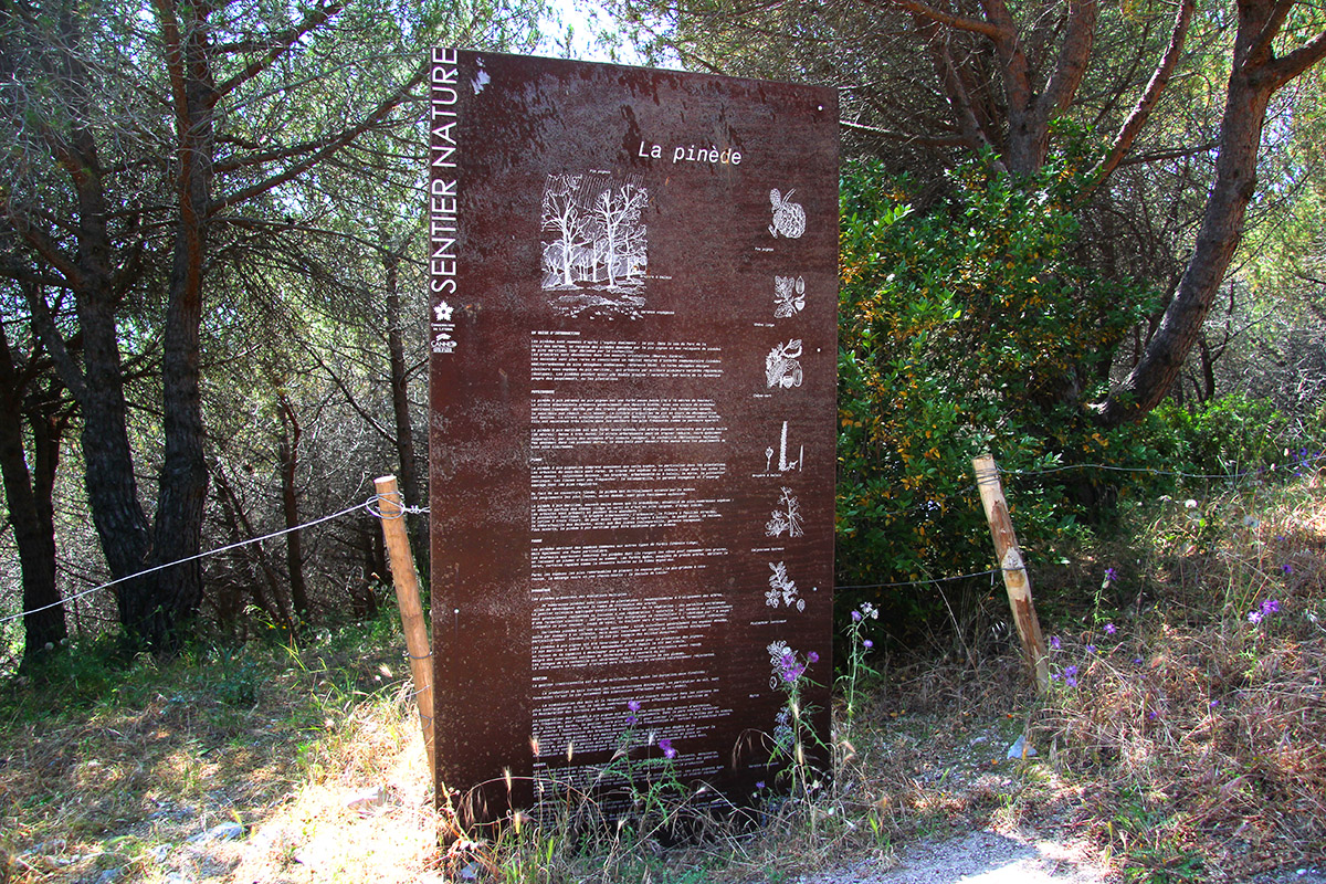 Croix des gardes - Panneau santier nature - Pinede - Bleu Regard
