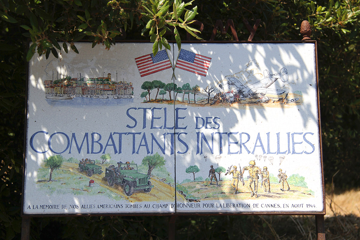 Croix des gardes - Stele des combattants interallies - Bleu Regard